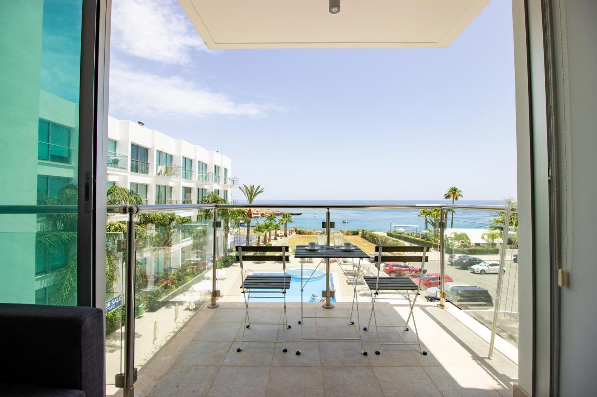 Daire Stunning Sea-views Apt, *