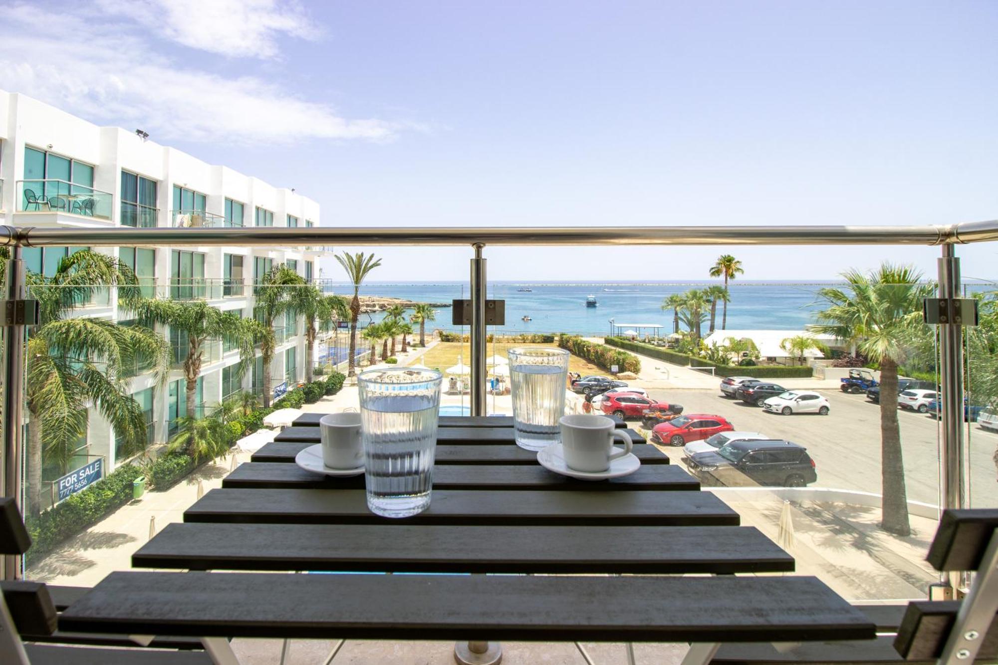 Daire Stunning Sea-views Apt, *